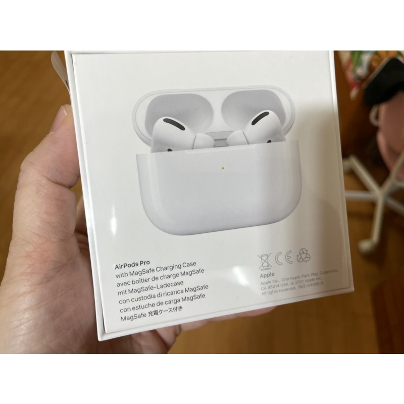 全新Apple AirPods Pro 無線籃牙耳機，含運費，公司貨尚未拆