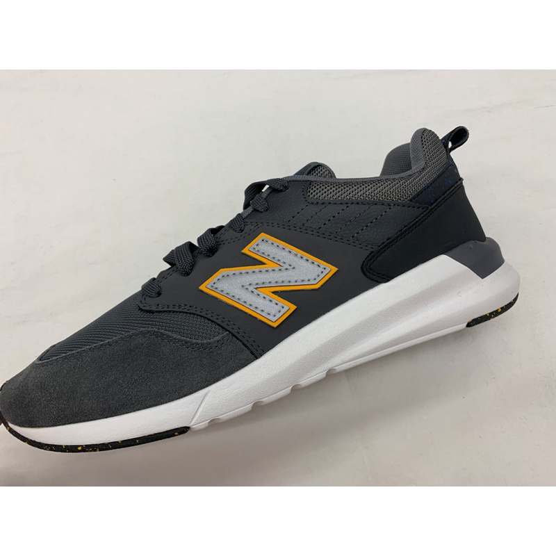 有間店🔹現貨🔹NEW BALANCE 009 MS009OM1 卡其灰 復古慢跑 休閒慢跑 麂皮 拼接 輕量 男鞋