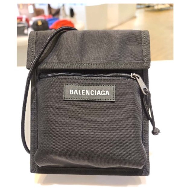 Balenciaga 532298 Explorer 尼龍隨身斜背包 黑色