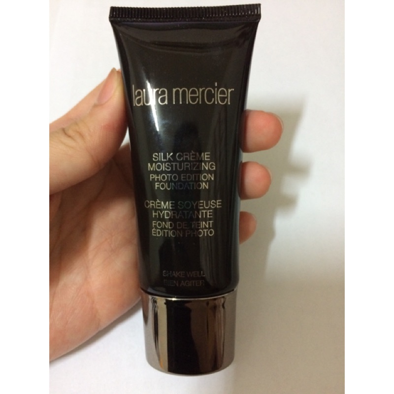 Laura mercier 絲緞光粉底液