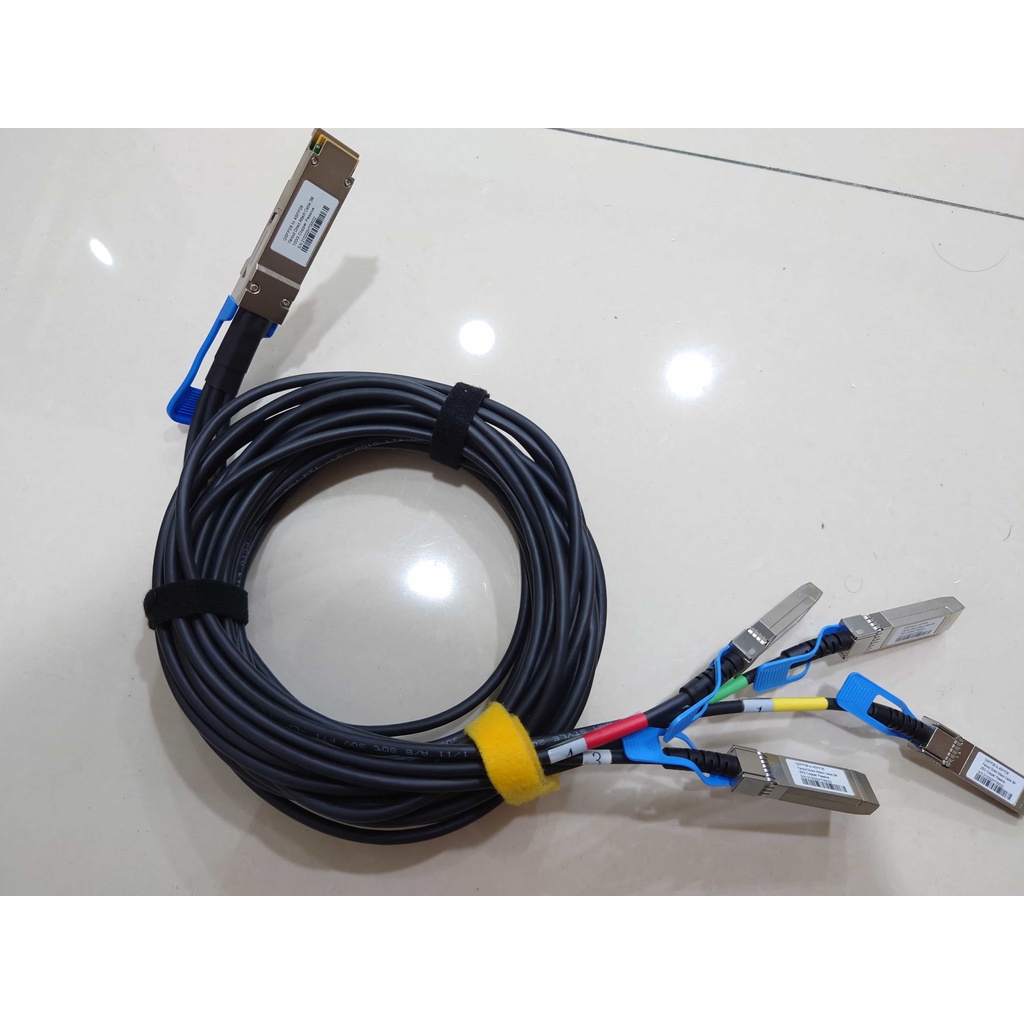 QSFP28 to 4SFP28_SFP 100GB 轉 4 條 cable 3M
