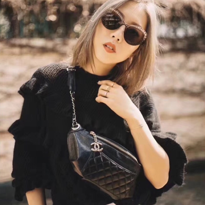 現貨一個2019新款Chanel菱格拉鏈黑色腰包 胸包