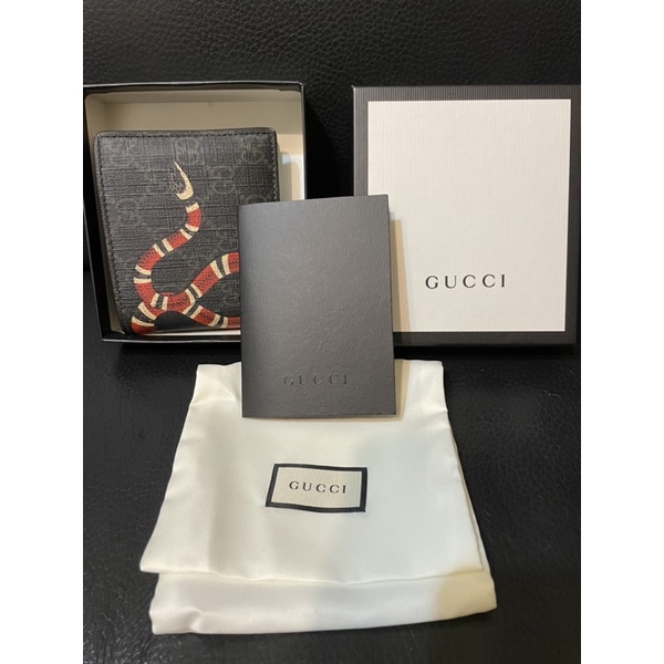 Gucci 經典 珊瑚蛇 黑色短夾 二手美品 約9成新 有使用痕跡 已放在照片處 便宜出售 全配