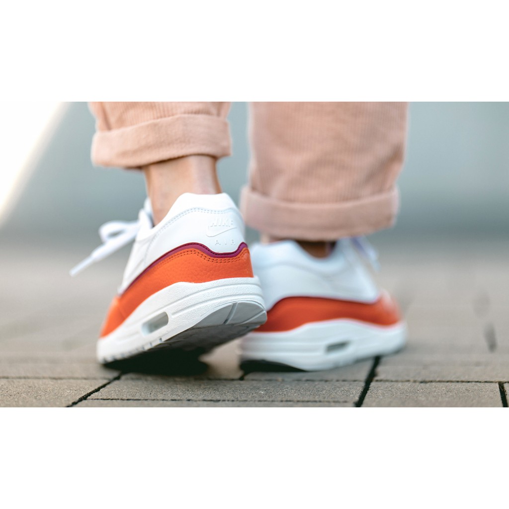 nike womens air max 1