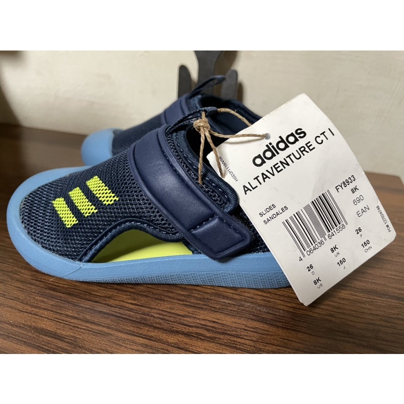 全新愛迪達涼鞋 護趾 adidas 15公分（已被預訂）