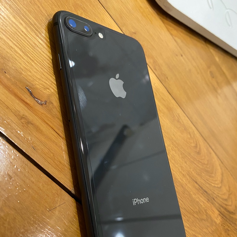 iPhone 8 Plus 256G 灰黑色, 剛換白色3D玻璃貼,後面保護膜,原盒,品相非常好