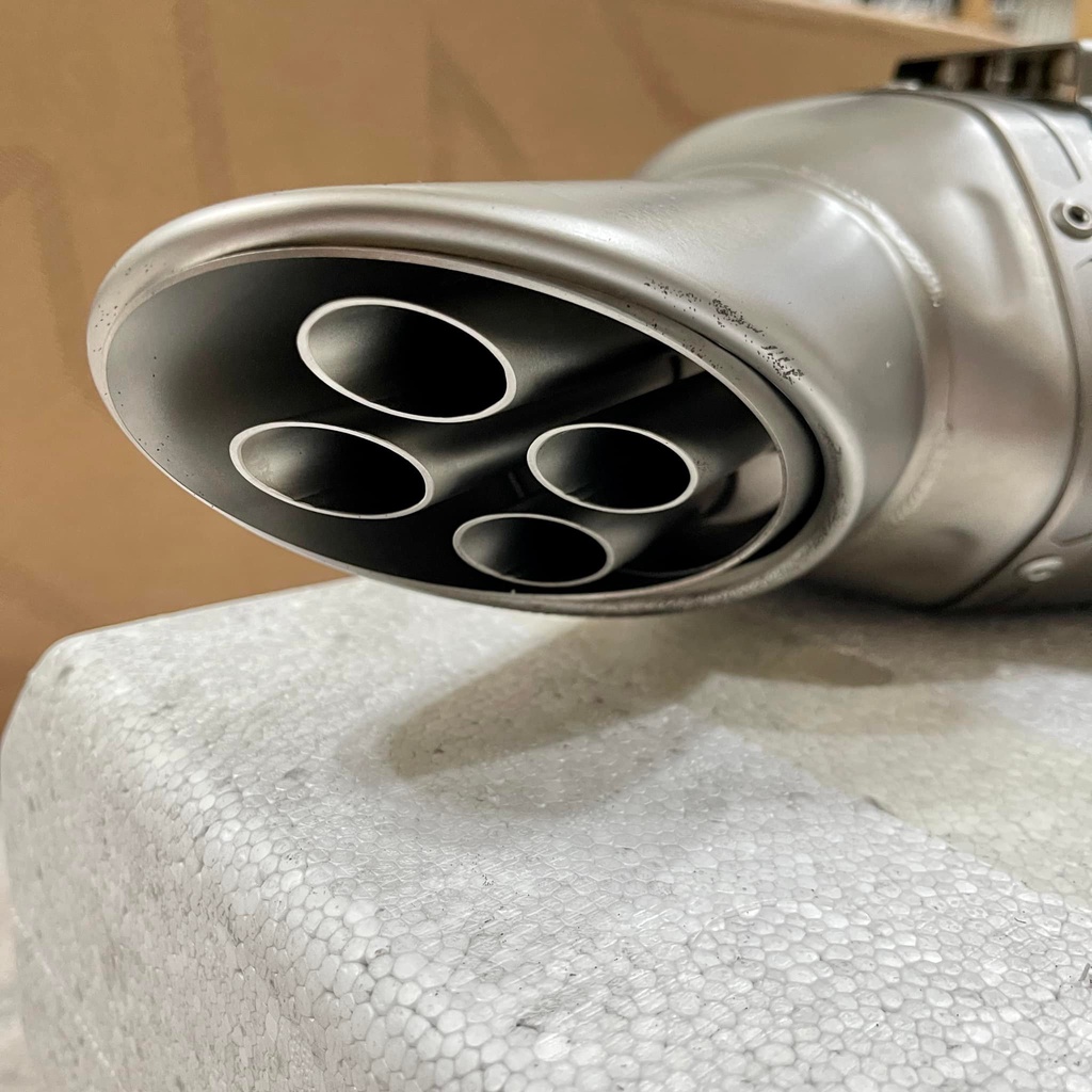 [鑫錡國際]AKRAPOVIC 蠍子管 HONDA CBR650R CB650R 四孔蠍 四孔 全段 排氣管