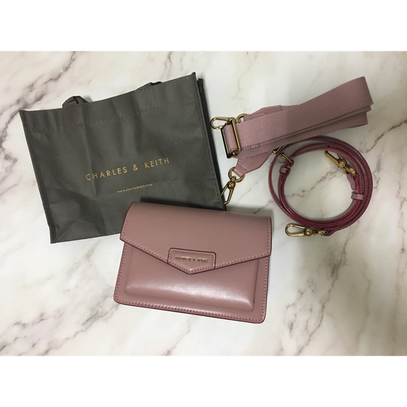 CHARLES &amp; KEITH  - 信封造型金蔥滾邊磁扣式劍橋包-小ck 粉色