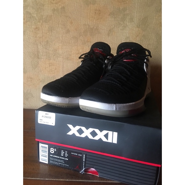 Nike  air Jordan XXXll 32代，us8.5號