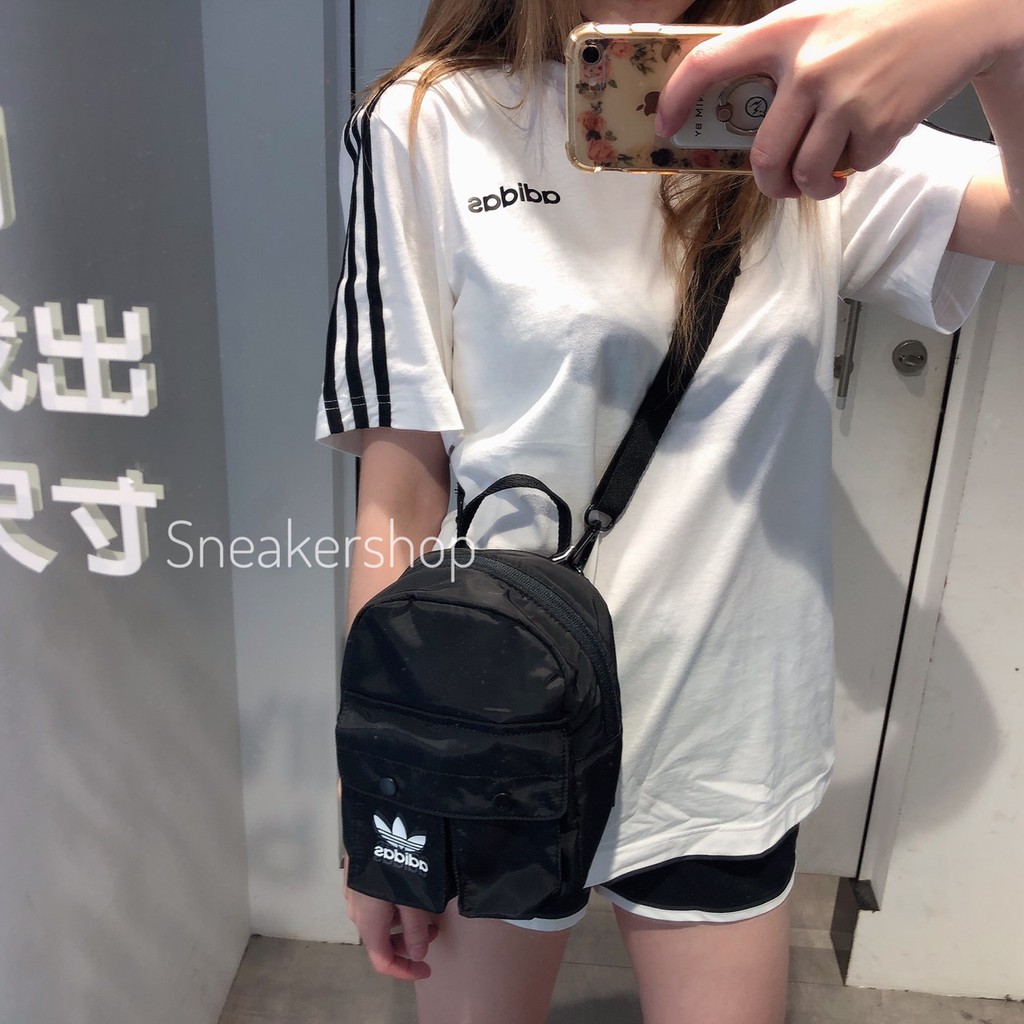 現貨 Adidas Originals 愛迪達 三葉草 MINI 迷你 後背包 小後背包 小包 DV0209