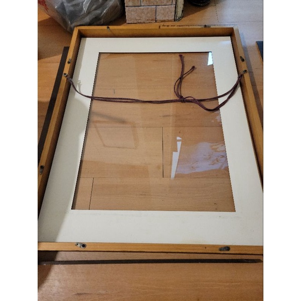 二手美工科大畫框，內框52.5cm×67.5cm，限永春站自取。