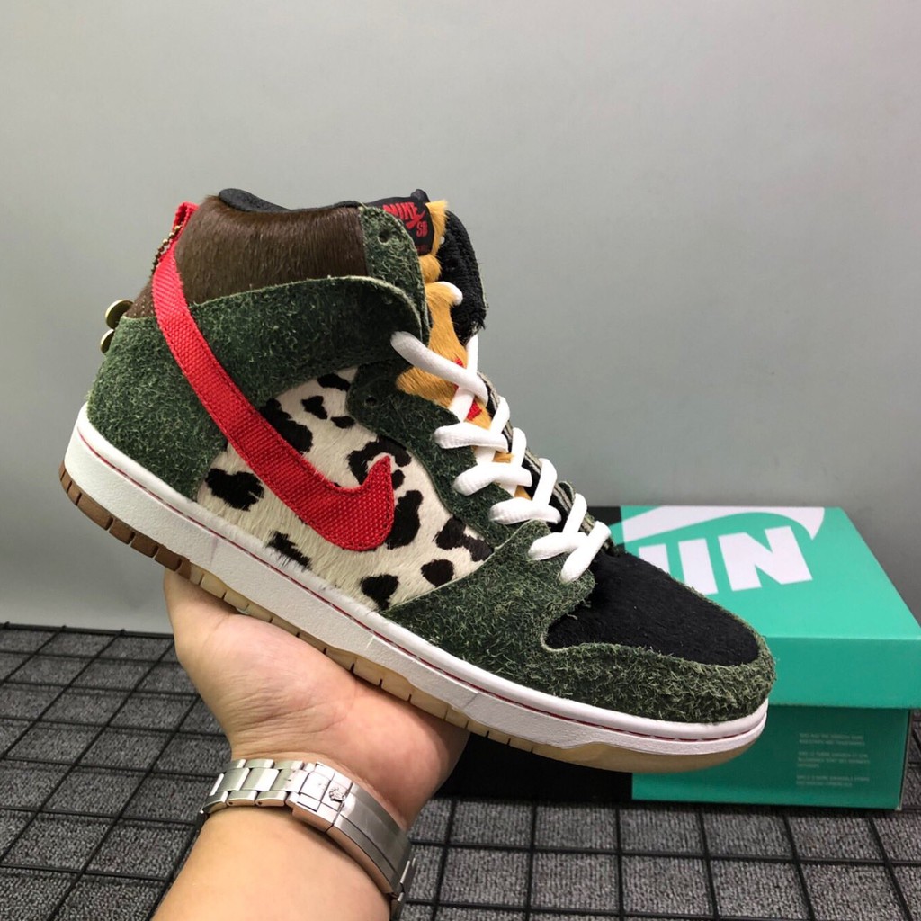 dog walker sb nike