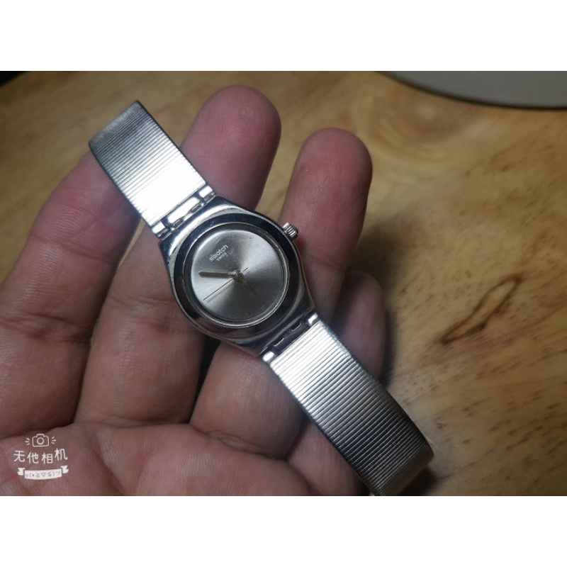 二手仕女錶swatch,irony（缺錶扣……少了錶帶的錶扣，目前扣不上）功能正常！錶面錶帶有磨損