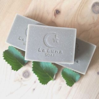 愛月左手香皂《愛月手工皂坊 LaLuna Handmade Soap》