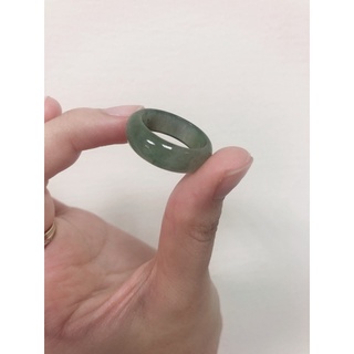 天然緬甸玉A貨-翡翠戒指-J0104- 寬7.1mm 厚3.6mm 內徑約18.3mm 國際圍#14 ♥️特價888元
