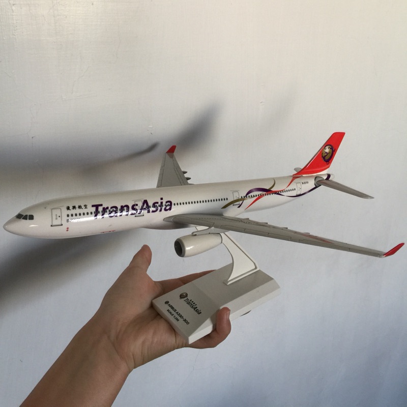復興航空A330-300 1:200