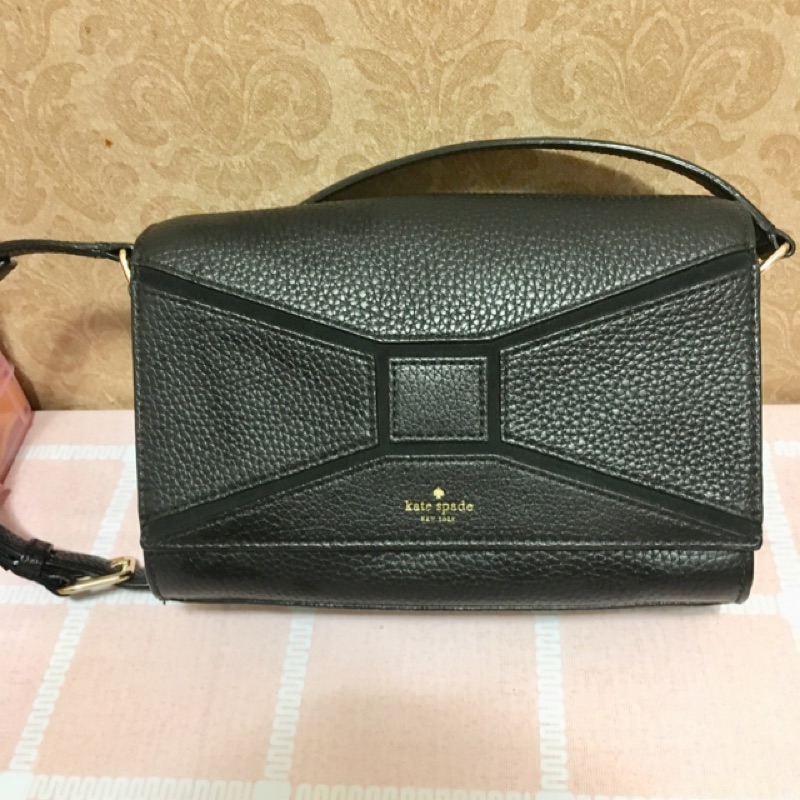 Kate spade 燙金LOGO荔枝紋皮革磁扣方型復古蝴蝶結空姐斜背包