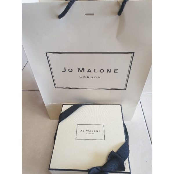 Jo Malone兩件套組含禮盒（牡丹與胭紅麂絨潔膚露250ml+英國梨與小蒼蘭香水30ml)附品牌提袋
