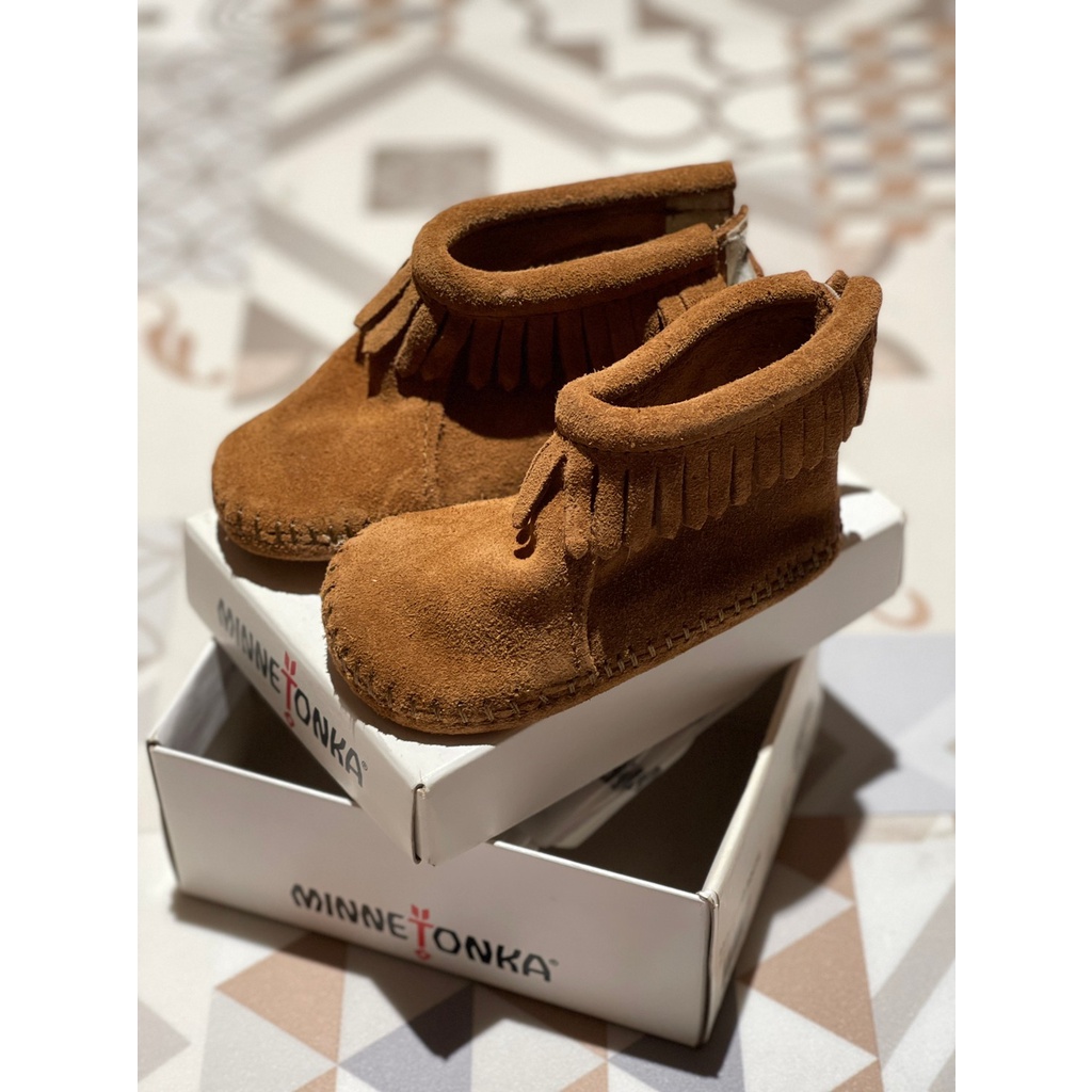 全新 Minnetonka Moccasin 莫卡辛 流蘇 軟Q 百搭 童靴 焦糖色 寶寶鞋  尺寸4 ❣️現貨免運❣️