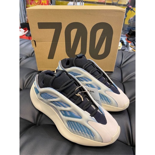 adidas Yeezy Boost 700 V3 現貨女款