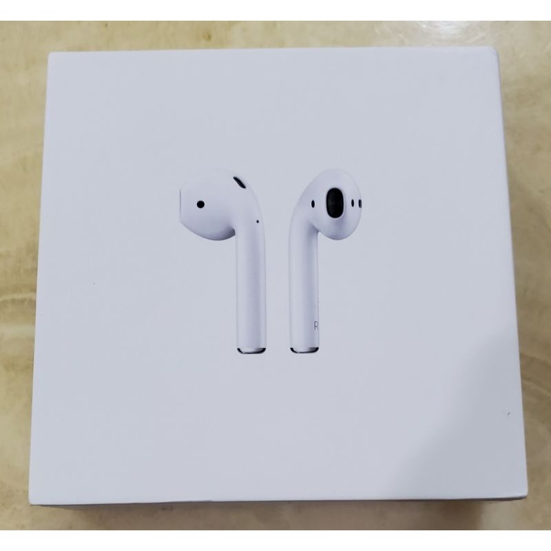 AirPods 搭配充電盒，原廠公司貨，只用了2次就收起來，9.9成極新，功能正常，便宜出售