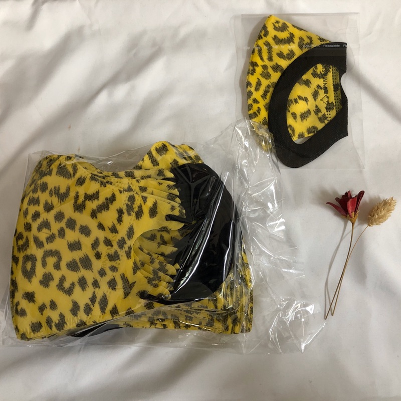 限量⚠️現貨🔺台灣製BNN香蕉黃豹紋立體口罩（繩子款）50片📢贈—香蕉黃豹紋立體口罩1片（耳掛式）
