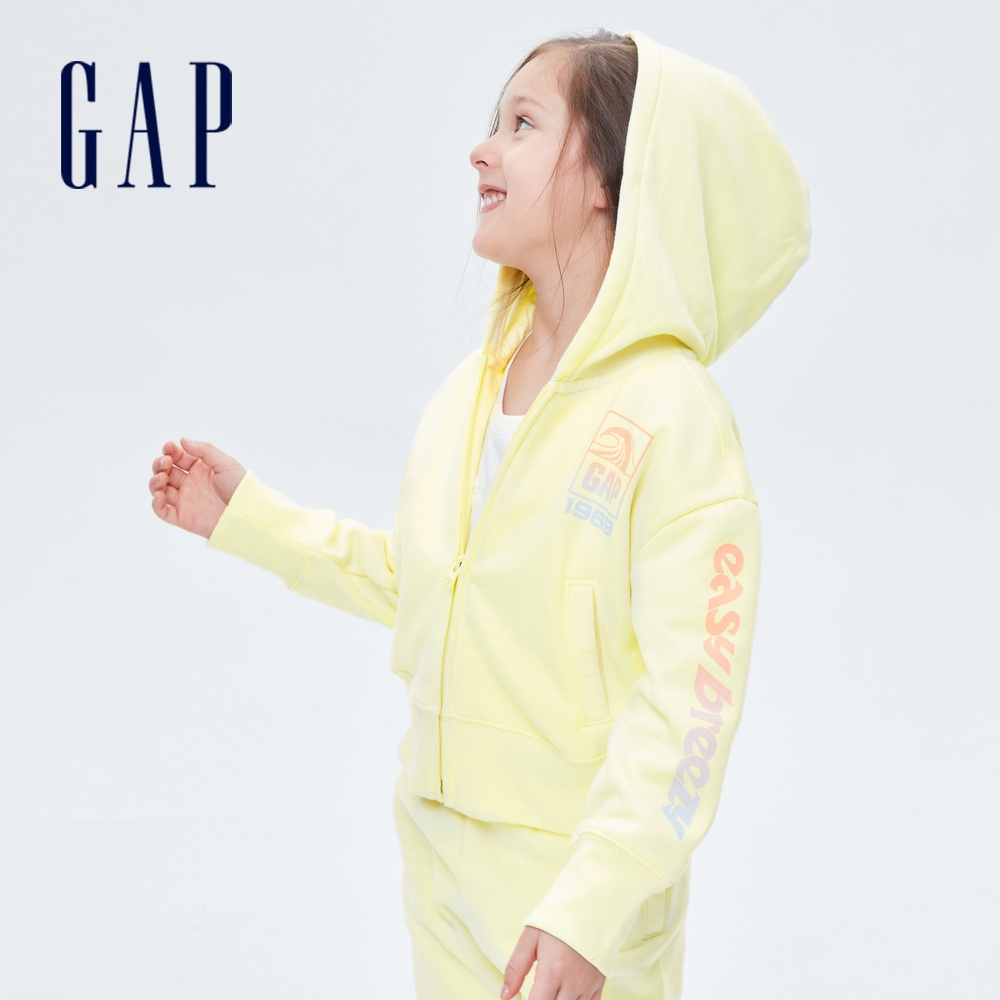 Gap 女童裝 Logo刷毛落肩袖連帽外套 碳素軟磨系列-淺黃色(736205)