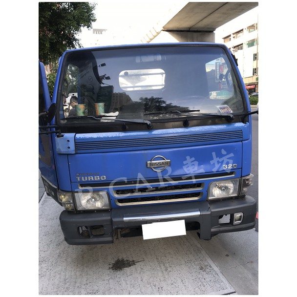 (實裝圖)日產Cabstar 勁勇六角型橡膠踏墊 汽車橡膠腳踏墊 蜂巢式防水腳踏墊 勁勇橡膠腳踏墊