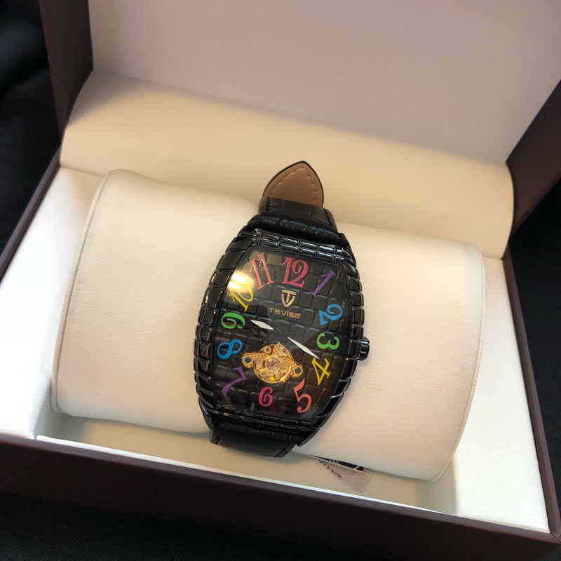 特威斯鱷魚紋機械手錶