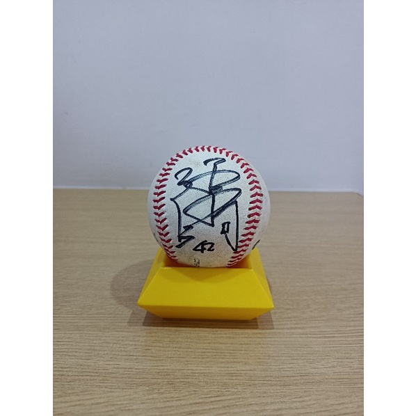 （大特價！）中信兄弟 陳家駒簽名球 中職比賽用球 附球盒(圖192)