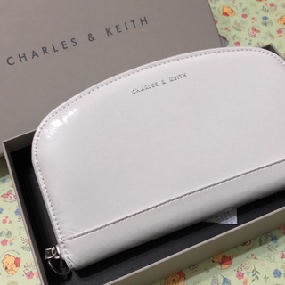 ｜免運｜ Charles & Keith 小CK Arch澎澎拉鍊長夾 白色