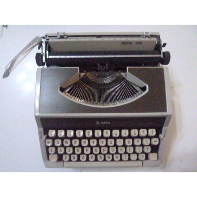 (二手) 古董打字機~ROYAL 200 &lt;1&gt;