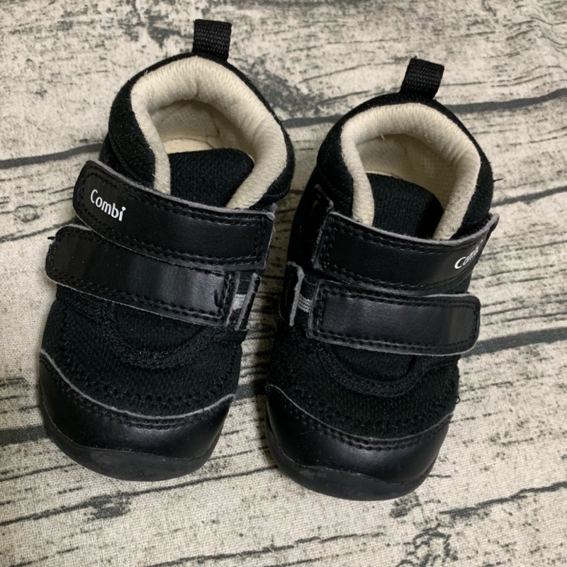 Combi經典黑色機能學步鞋13.5cm