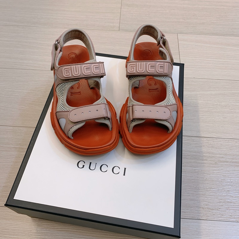 Gucci品牌厚底涼鞋（尺寸38）