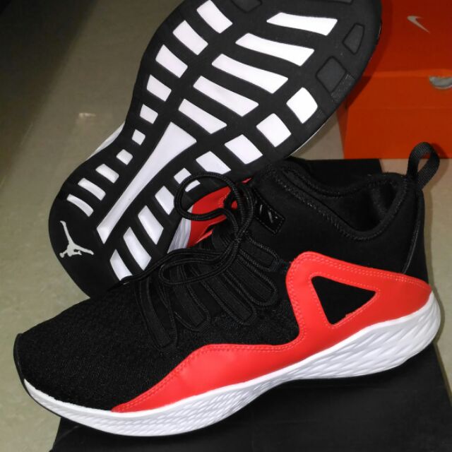 【US9.5號】極新正品台灣公司貨。JORDAN FORMULA 23 黑紅 多功能運動鞋。二七折便宜出清。