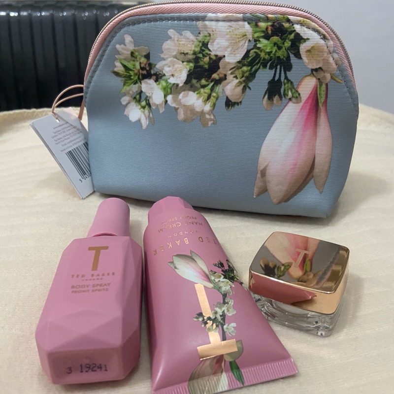 全新英國品牌Ted Baker 禮盒系列 牡丹香氛組合 化妝包 身體噴霧 護手霜 手部護理 護唇膏