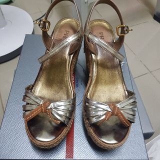 正PRADA棕色厚底涼鞋