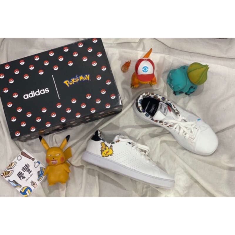 大罐體育👟 POKEMON × ADIDAS ADVANTAGE KIDS EG1999 寶可夢 白鞋 休閒鞋 皮卡丘