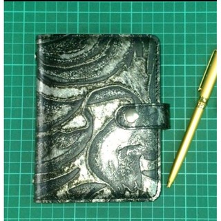 革莊 ~ A6 6孔銀色+黑色真皮萬用手冊/筆記本/活頁本 手工牛皮製作