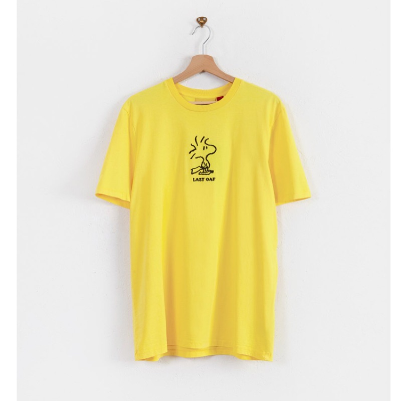 yellow tee shirt