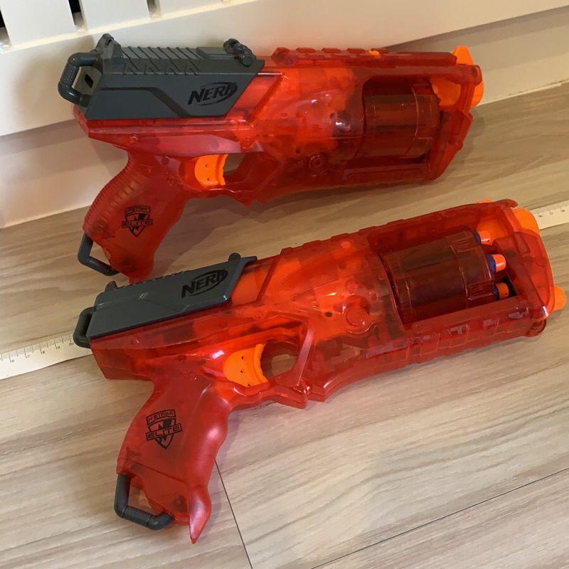 八成新 正版Nerf 泡棉子彈玩具槍 2隻一起帶免運費