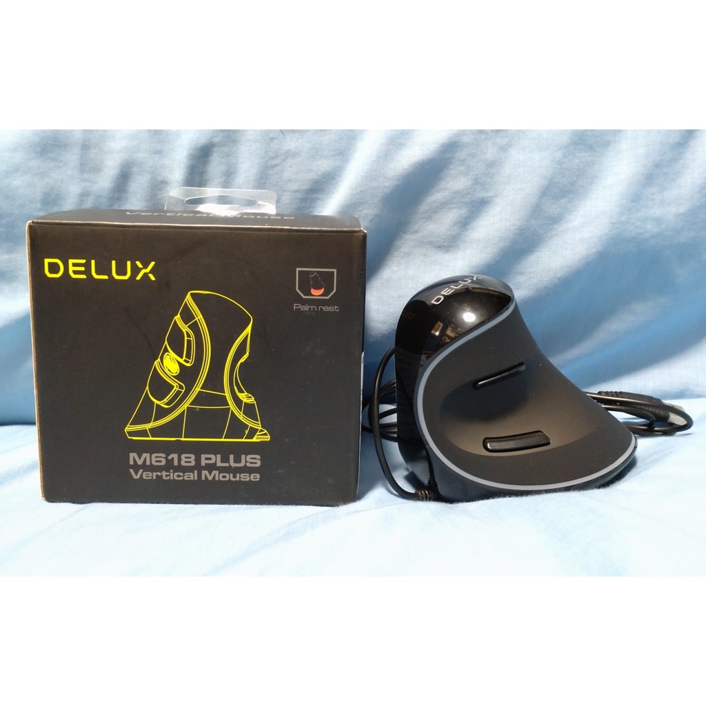 《客訂賣場》~二手出清~ DeLUX M618 Plus 第五代垂直滑鼠 幻彩版 (RGB)