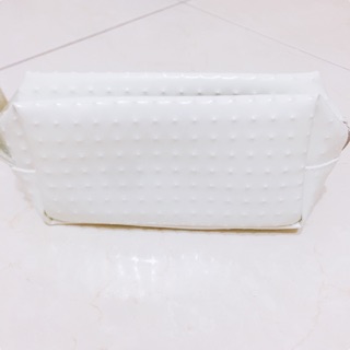 Revive白色攜帶型化妝包全新