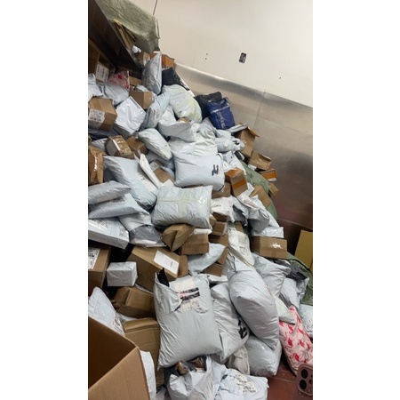 趕快買五公斤一公斤185元第一手盲包來囉！無拆封過自己回去拆驚喜，什麼都有什麼都不奇怪