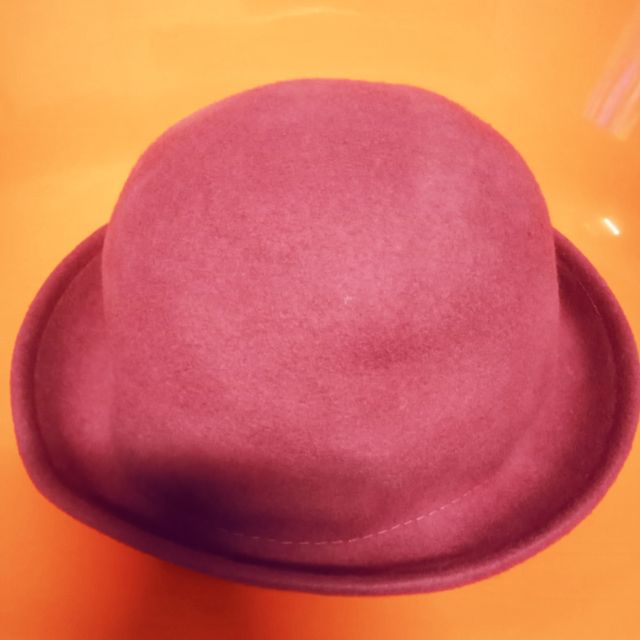 酒紅色圓頂帽（實際顏色比較深一點）
