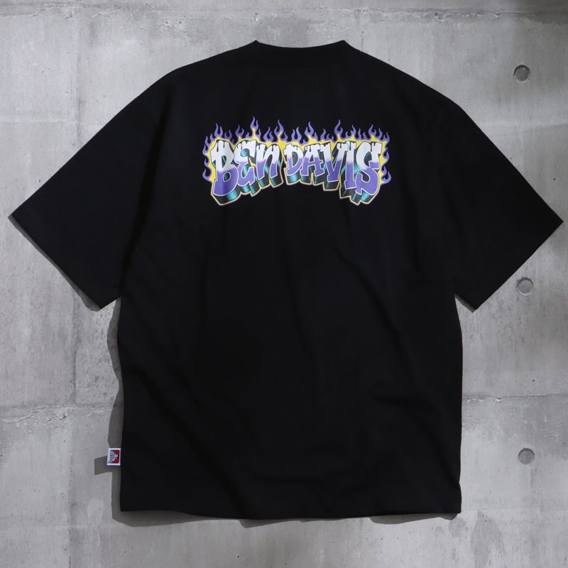 BEN DAVIS - 2580042-01 ON FIRE TEE 火焰文字 寬版落肩 短T (黑色) 化學原宿