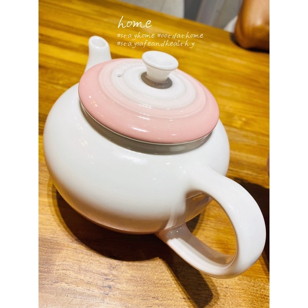 法國🇫🇷Le Creuset 瓷器漸層粉色茶壺（含濾網)（清倉特價🉐️）