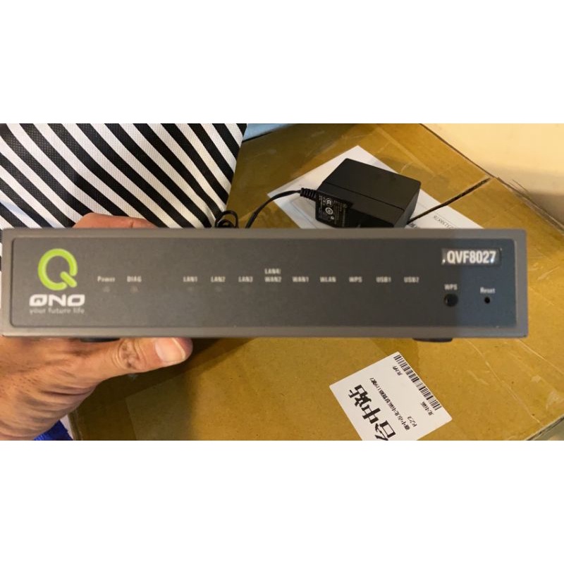 二手 QNO 俠諾科技 QVF8027 300Mbps雙WAN無線廣告路由器