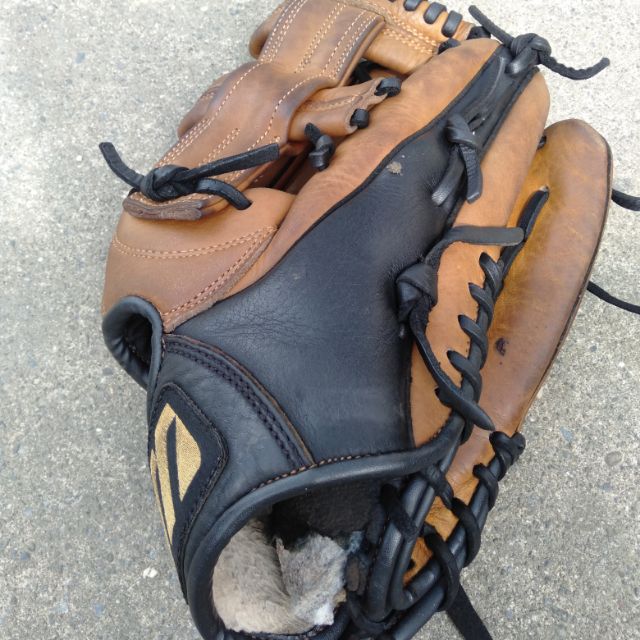 二手 有瑕疵 如圖 美津濃 約11.75吋 牛皮  棒球 壘球 手套