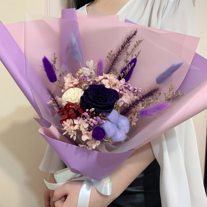 現貨 深紫玫瑰乾燥花束 永生花 不凋玫瑰 索拉花 擴香花 客製化花束 交換禮物 情人節 生日禮物 畢業禮物 中型花束 蝦皮購物